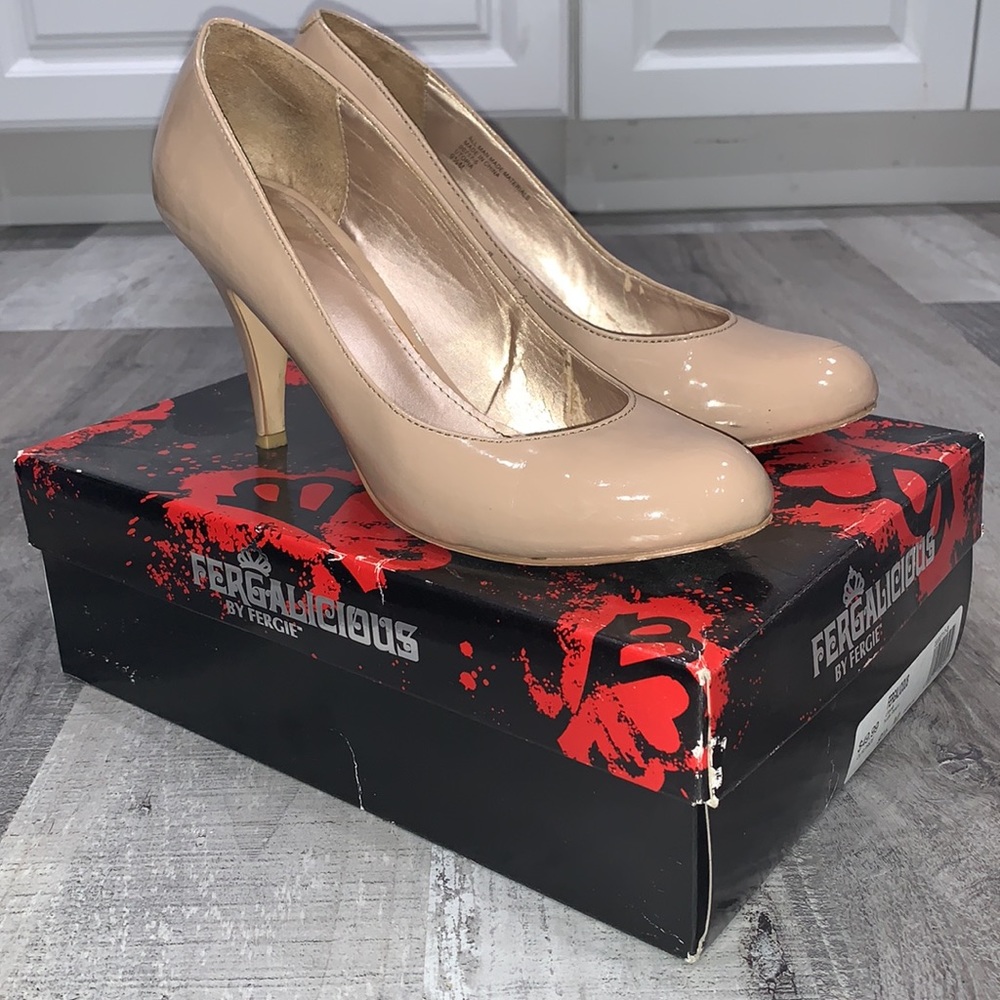 Nude Pumps